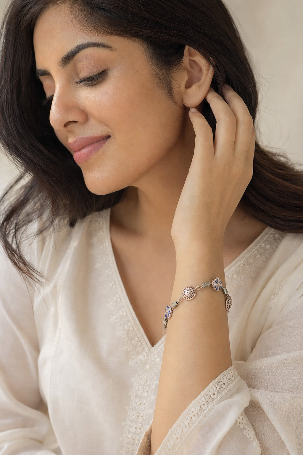 Enamel Flower & Filigree Oval Charm Bracelet - 1677_model