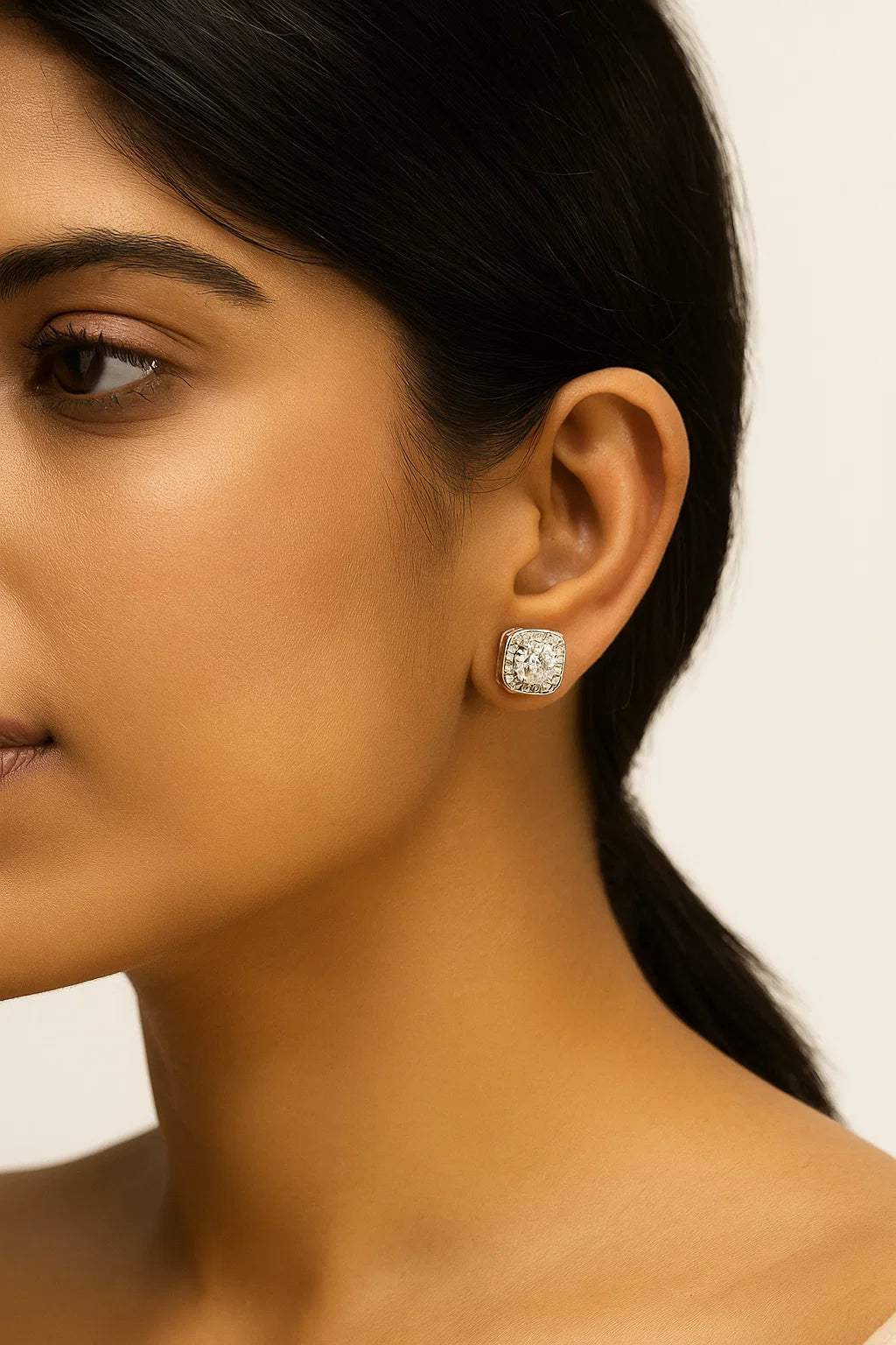 Earring Glow Square Pavé Halo Studs