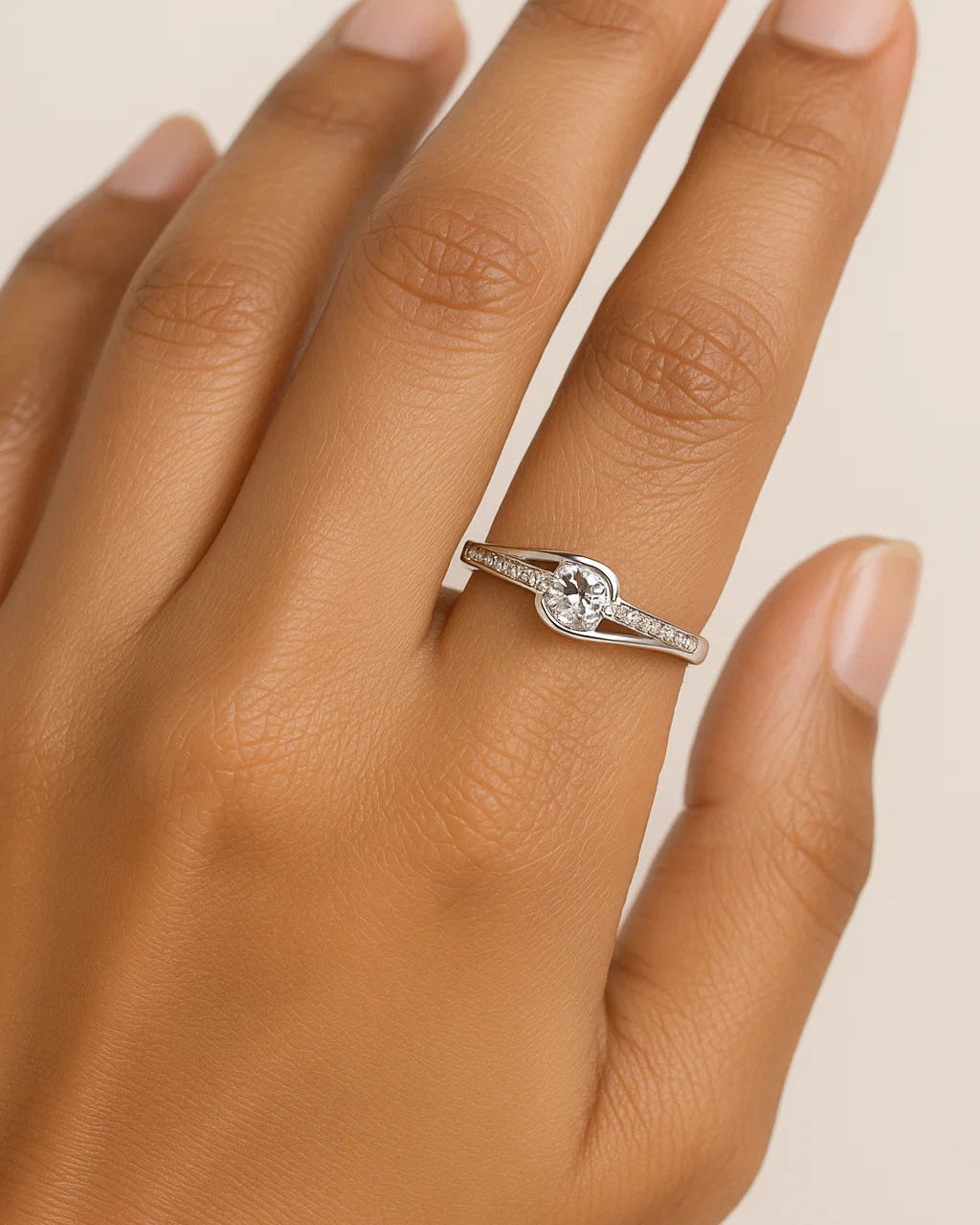 Crossover Ring with Brilliant-Cut Solitaire
