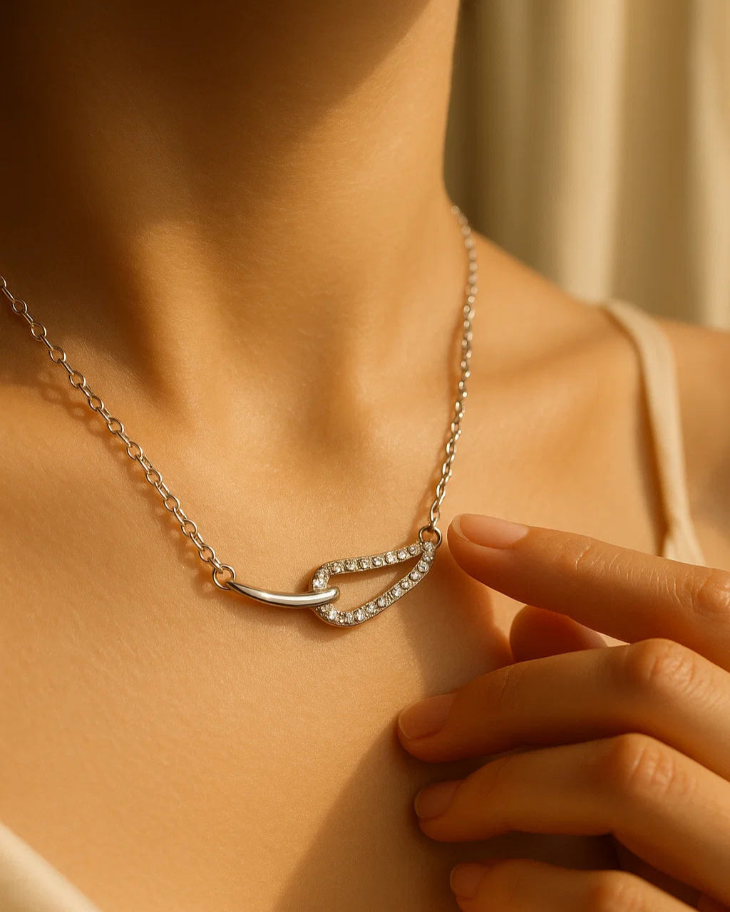Elegant Leaf Pendant Necklace