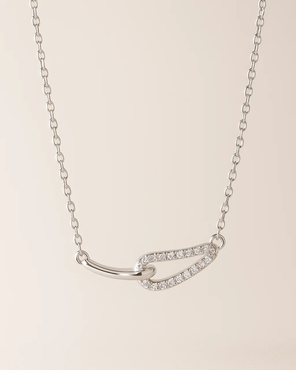 Elegant Leaf Pendant Necklace