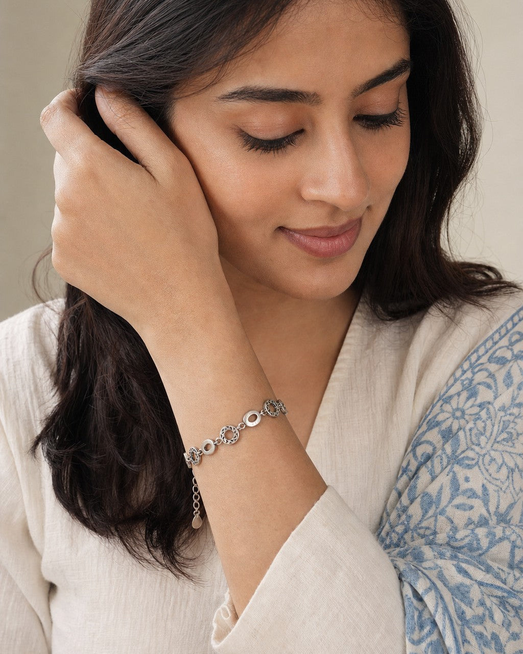 925 Sterling Silver Filigree Circle Link Bracelet - 1673_model