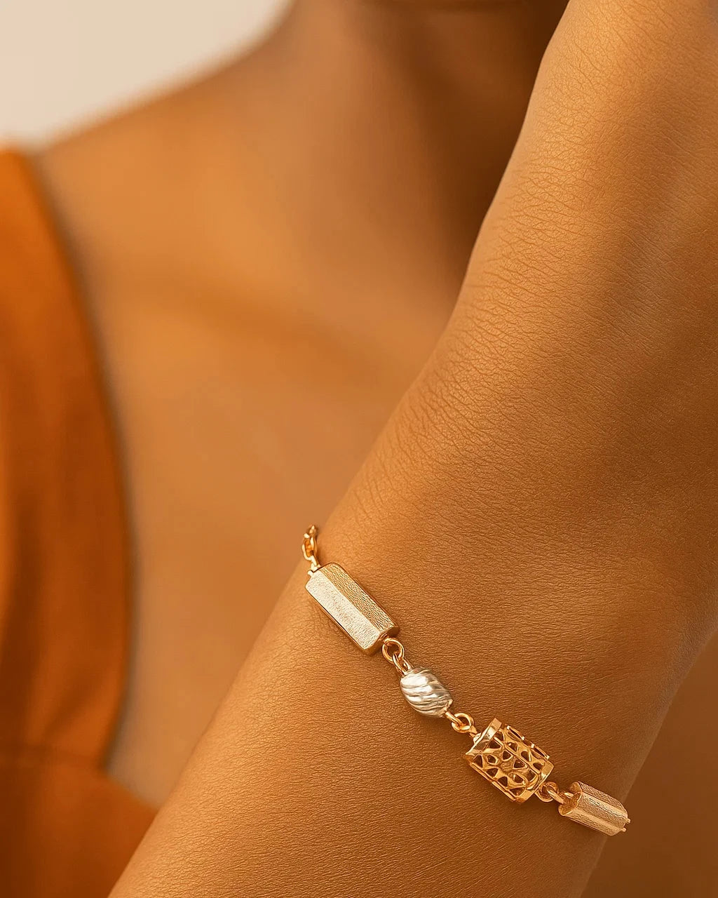Modern Gleam Cylindric Charm Bracelet