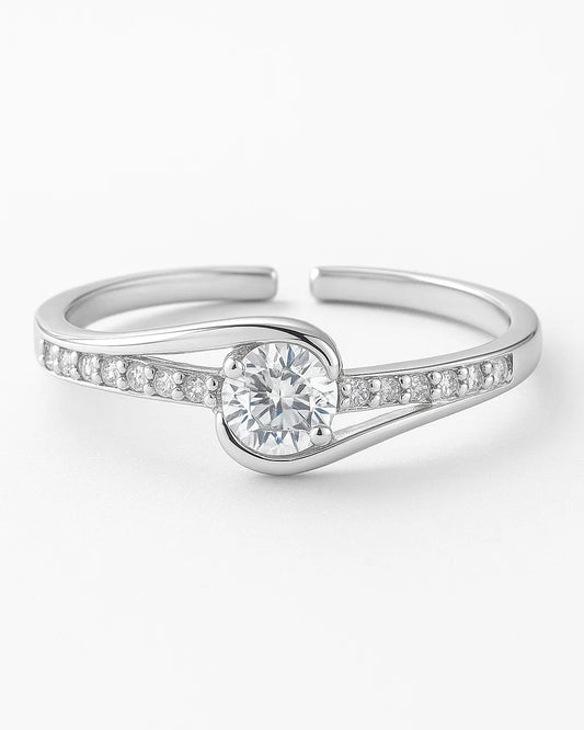 Crossover Ring with Brilliant-Cut Solitaire