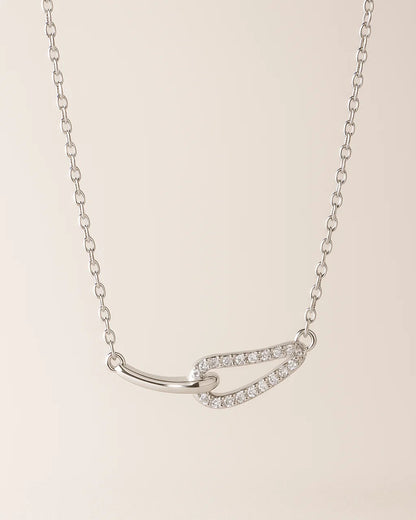 Elegant Leaf Pendant Necklace