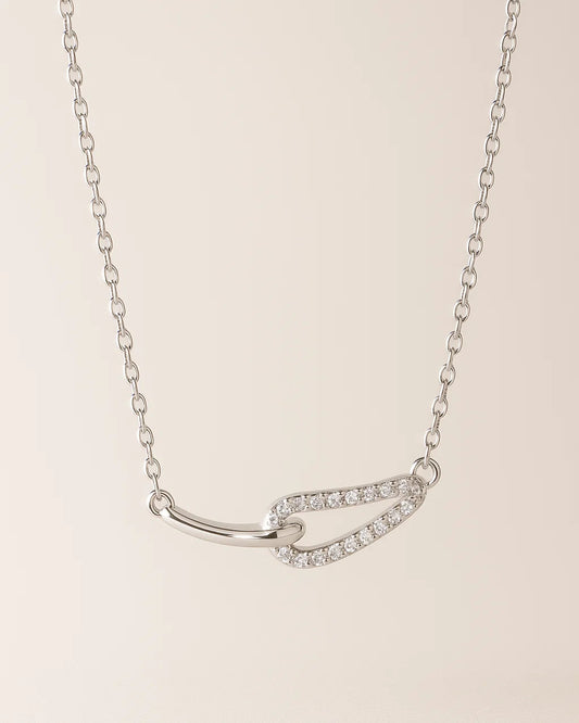 Elegant Leaf Pendant Necklace